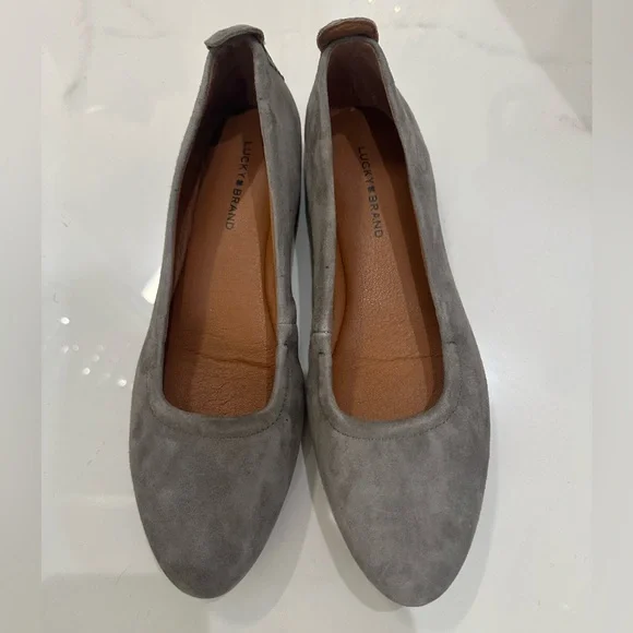 Lucky Brand Gray Suede Flats Shoes Size 8 nwot - Picture 1 of 5